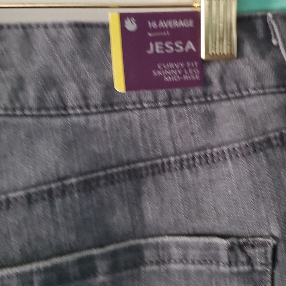 Ladies Jean's - Picture 2 of 4